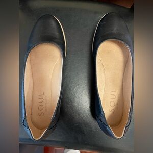 Naturalized leather flats size 8 regular